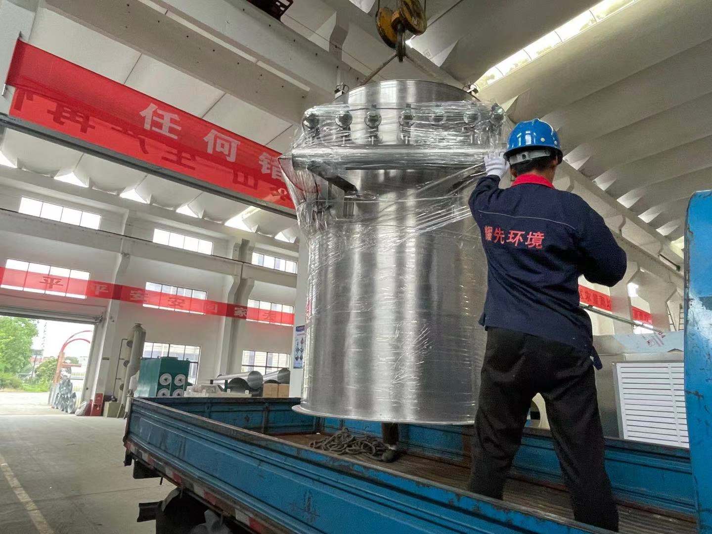 除塵器廠家耀先環境告訴您：技術員挑布袋除塵器就靠這3點